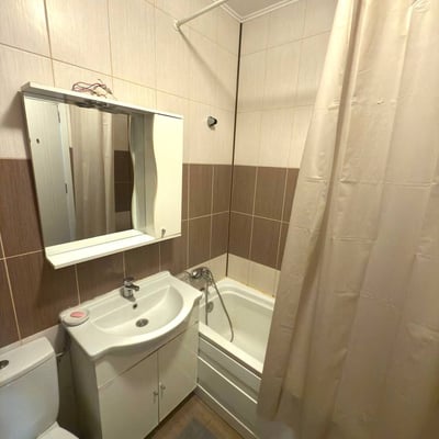 Alquiler de un acogedor apartamento de 2 habitaciones con balcón, Bucarest, Rumanía